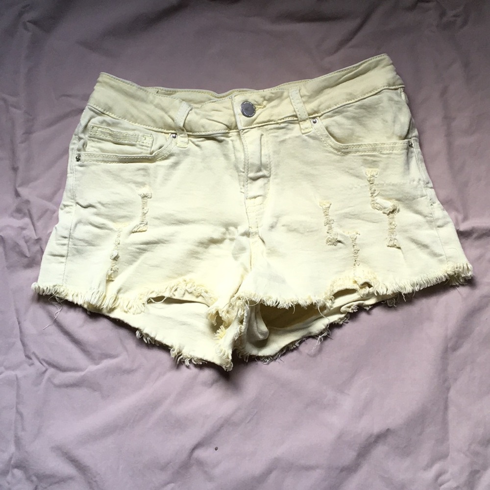 Yellow cut off shorts 💛
